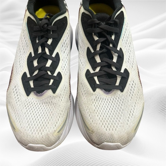 Athletic_Shoes